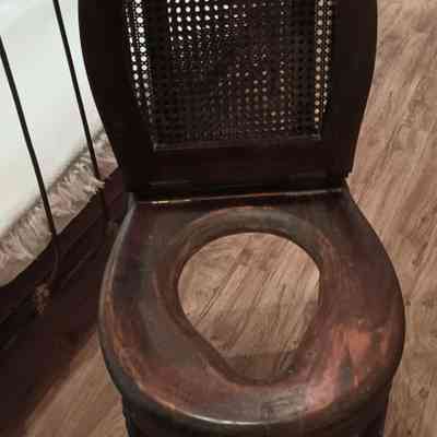 Commode chair