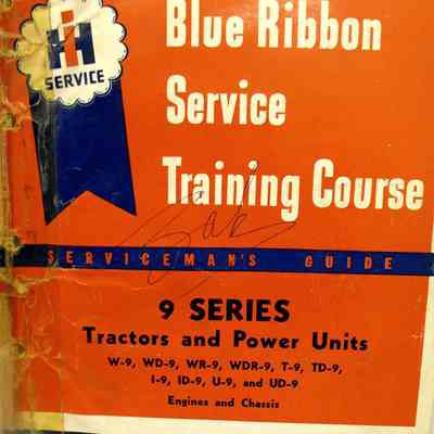 Blue ribbon service training course. 9 series. Tractors and power units. Serviceman's guide. Engines and chassis