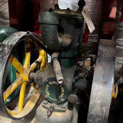 Petter Vertical hit and miss engine