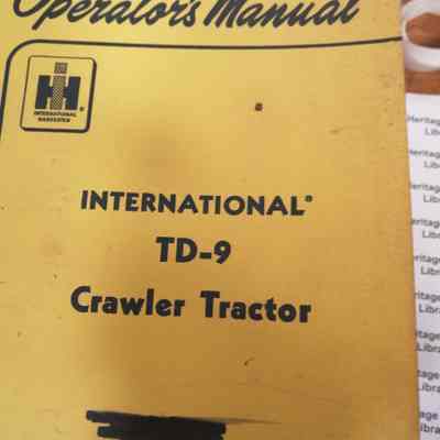 Operator's manual. International TD-9 crawler tractor