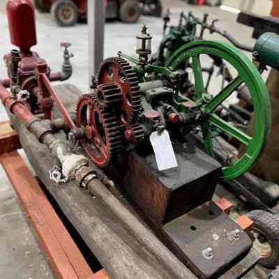Aeromotor (air cooled) horizontal gas engine and pump