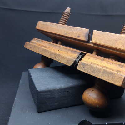 Ogee cutter in lower body, skew rabbet cutter in upper.