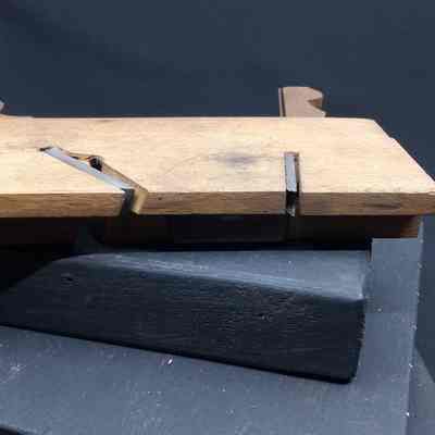 Base: Show shape of both cutters, note double spurs on front (nicker) blade.