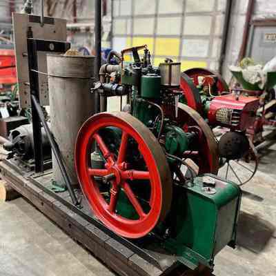 Fairbanks Morse 1 cylinder vertical gas engine with generator