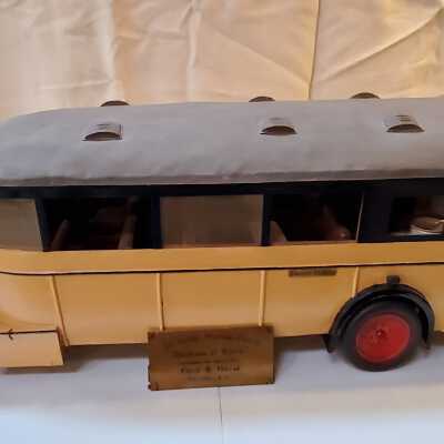Model - De Luxe Motor Coach