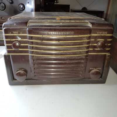 Radio/Record Player - Westinghouse Model RA607