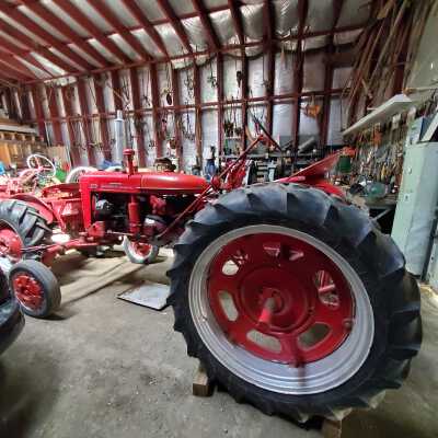 Tractor - IHC, Model Farmall 200, Year 1955