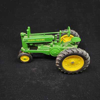 Model - Tractor John Deere A