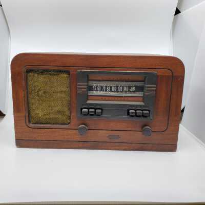 Radio - RCA Victor, Model T55