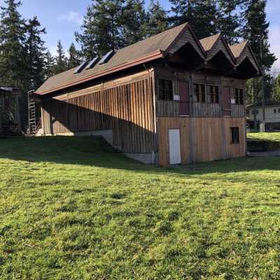 The Newman Boathouse: Rear quarter view