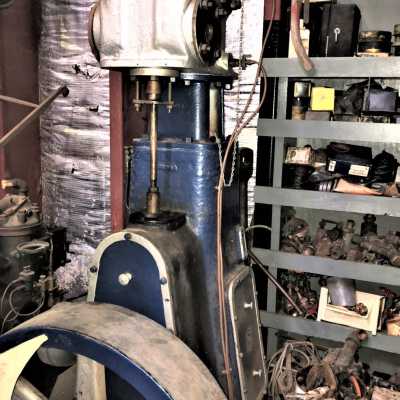 Engine - Vertical Piston Valve
