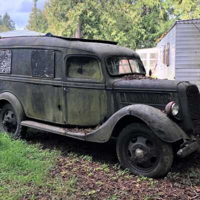 Vehicle - Ford 10 Van