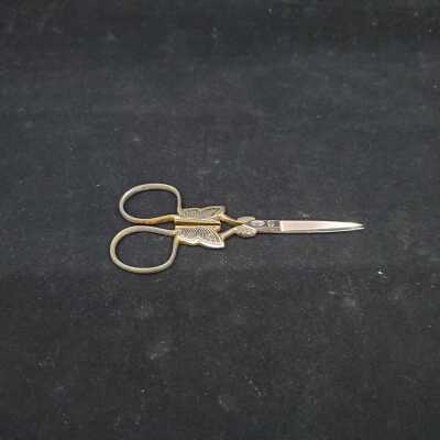 Scissors Embroidery - K1035