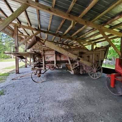 Threshing Machine - Monarch, year 1882