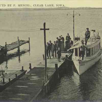Bayside Dock with Princess with passengers