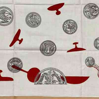 Repeat on narrow end of tablecloth.