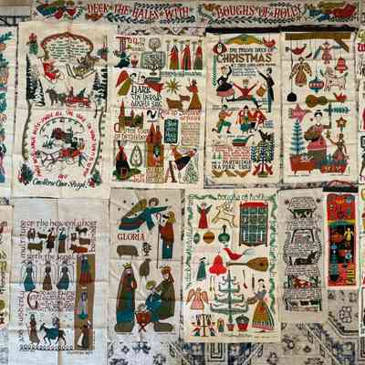 Country Prints Christmas wallhangings and Gift Greetings.: Collection of Kathryn Zentner. Image: Kathryn Zentner.