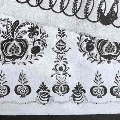 Matching table runner: Tole 202; see “Table Runners” entries.