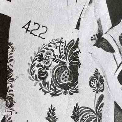 Matching apron: Tole 422; see “Kitchen Accessories” entries.