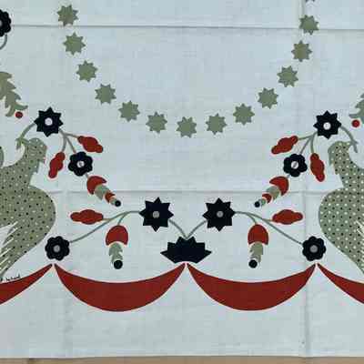 Repeat at narrow ends of tablecloth.