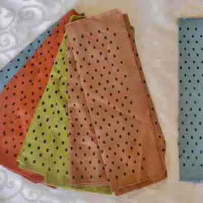Four colors of dyed base fabric.: Image: Kate Albright, backtothe60s, Etsy.com