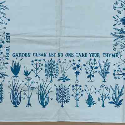 Repeat at narrow end of tablecloth.