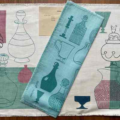 Example of Bottles 125 placemat set in aqua.: Collection of Sara Leeper.