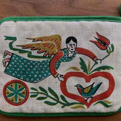 Matching Happy Heart potholder; see “Kitchen Accessories”.: PKM collection.