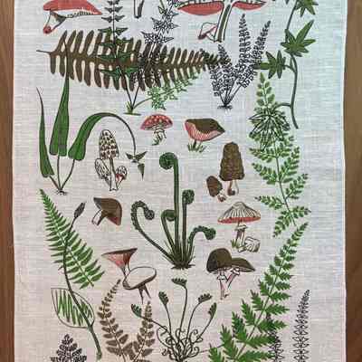 Matching towel/wallhanging, Woodland Walk 261; see “Towels/Wallhangings”.: PKM collection. Image: PKM
