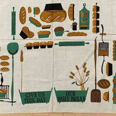 Repeat for narrow ends of the tablecloth.