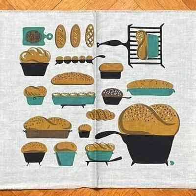 Matching Daily Bread 226 table runner.: Collection of Sara Leeper.