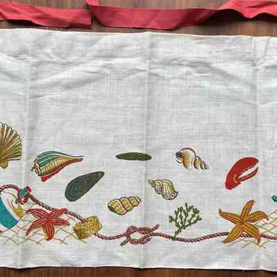 Matching apron: Beach Combing (TK).: Collection of Sara Leeper.