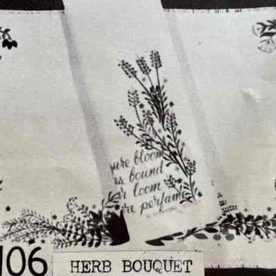 Matching placemat set: Herb Bouquet 106; see “Placemat Sets”.