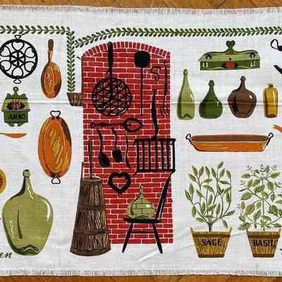 Matching Friendly Kitchen 216 table runner.: Collection of Sara Leeper.