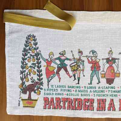 Kitchen, Apron: Twelve Days of Christmas