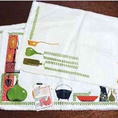 Matching placemat set: Friendly Kitchen 124; see “Placemat Sets” entries.: Image: Sammy Samuelson, sammy_sells_vintage, Instagram.