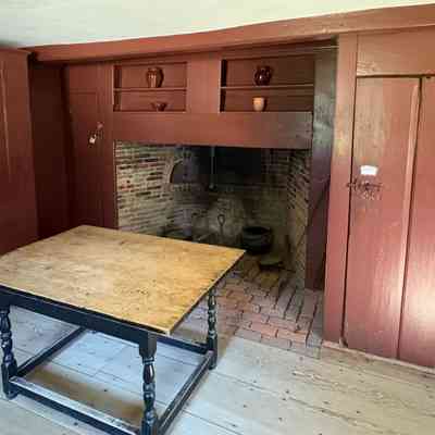 The kitchen fireplace of the Fenno House (nka: the Fenno House and Barn), illustrated at bottom.