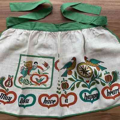 Matching apron: Happy Heart U330.: PKM collection.