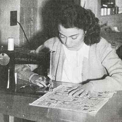 Farmyard 120 placemat in production in the Country Prints workshop, 1/20/1952.: Image: Springfield Sunday Republican.