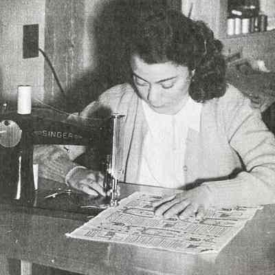 Farmyard 120 in production at the Country Prints workshop, 1.20.1952.: Image: Collection of Sara Leeper. Springfield Sunday Republican.
