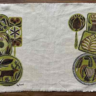 Matching placemat: Buttermolds 113 in green.: PKM collection.