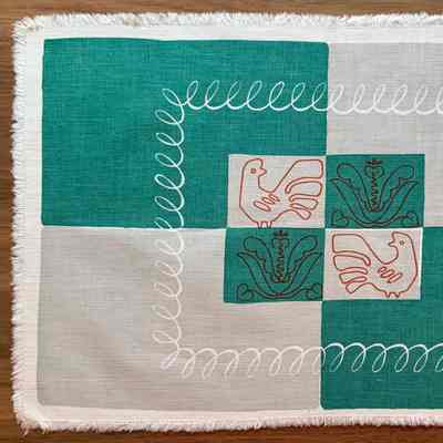 Placemat: Bird Scroll 106, Green & Gray (TK)
