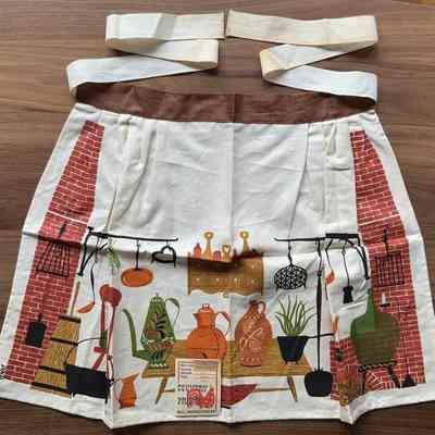 Matching apron: Country Kitchen 419.: PKM collection.