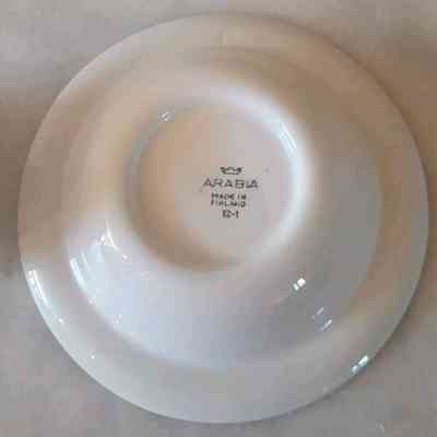Underside of bowl with Arabia Finland imprint.: Image: LOOKwhatsHERE, eBay.com