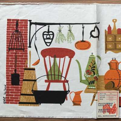 Coordinating table runner in alternate colorway.: PKM collection.