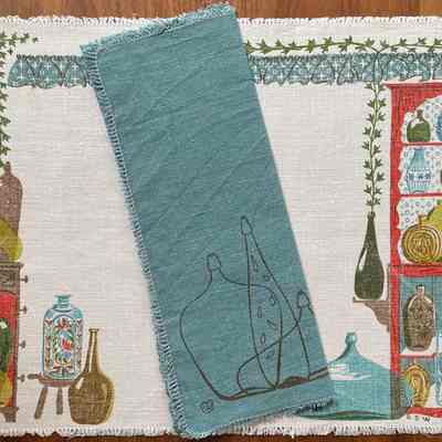 Matching Bottles placemat and napkin set; see “Placemat Sets” entries.