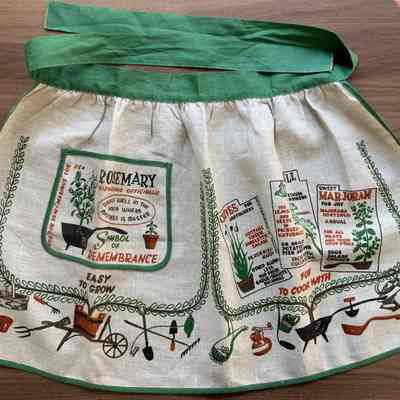 Matching apron: Herb Chart U320; see “Kitchen Accessories”.: PKM collection.