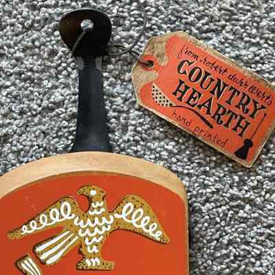 Example of breadboard with a “Country Hearth” product tag.: Image: jasperjeve, eBay.com