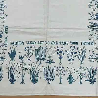 Repeat at narrow end of tablecloth.