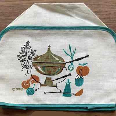 Matching Motif Gourmet 280 or 284-4 Turquoise toaster cover.: PKM collection.
